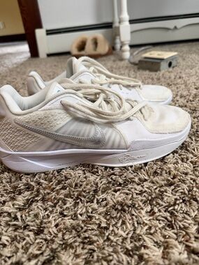 Nike White/Sliver Women’s basketball Shoes